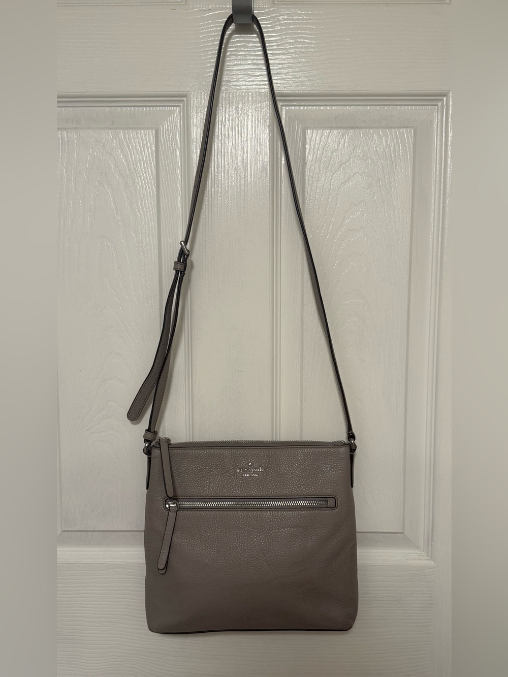 Kate Spade New York Pebbled Leather Crossbody Bag with Zip Pocket Grey